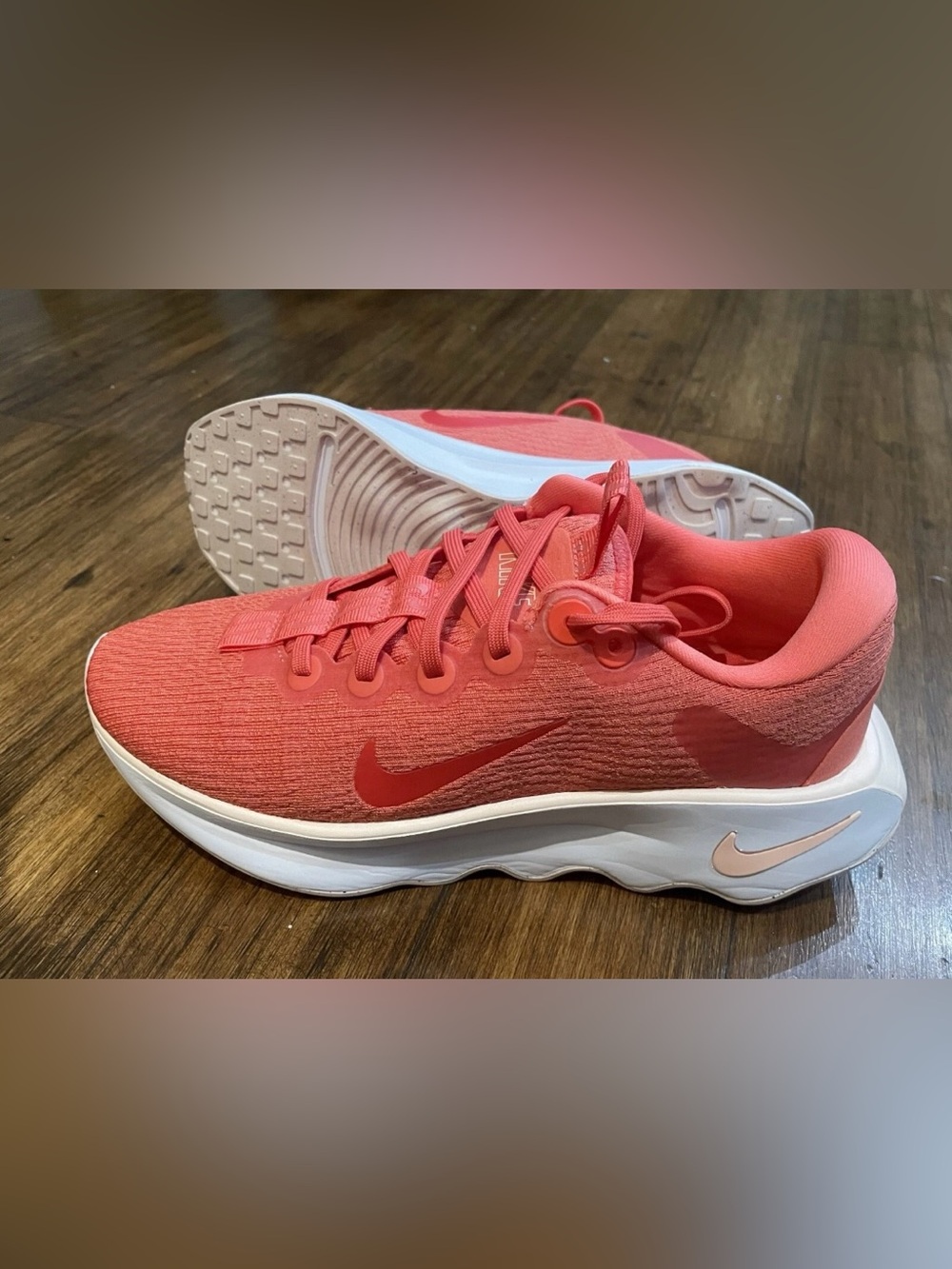 NIKE Motiva Walking Shoes, Women's Size 8.5, Dark Melon - Picture 3 of 6